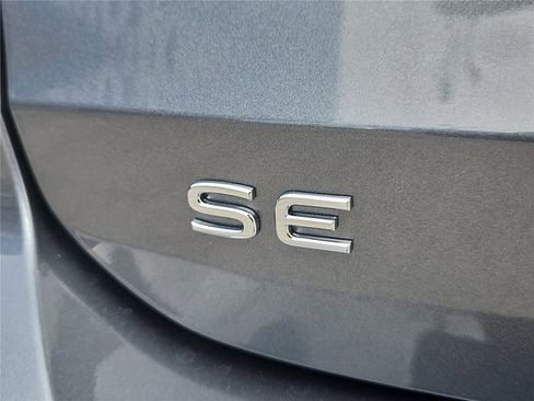 New 2025 Volkswagen Taos SE image 5