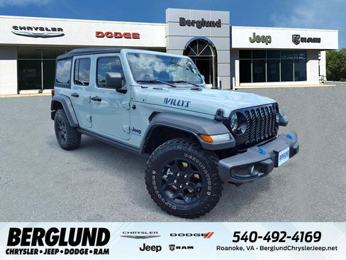 Used 2023 Jeep Wrangler Unlimited w/ Cold Weather Group AWD/4WD image 1