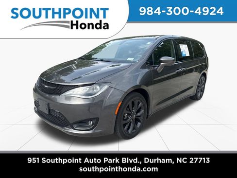 Used 2019 Chrysler Pacifica Touring Plus w/ S Appearance Package FWD image 3