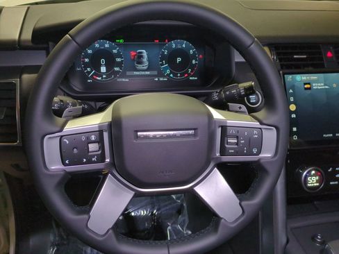New 2026 Land Rover Discovery Limited Edition image 17