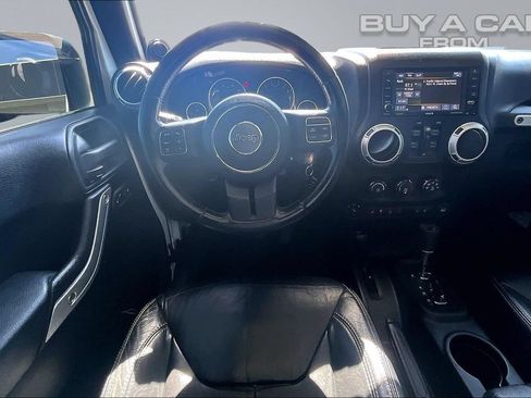 Used 2013 Jeep Wrangler Unlimited Sahara w/ Connectivity Group AWD/4WD image 5