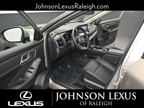 Used 2024 Nissan Rogue Platinum w/ Platinum Premium Package image 13