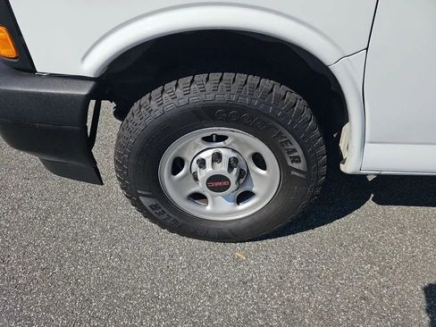 Used 2023 GMC Savana 2500 w/ Driver Convenience Package image 9