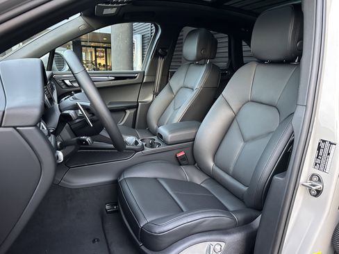 New 2026 Porsche Macan AWD/4WD image 5