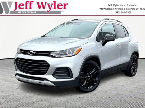Used 2019 Chevrolet Trax LT w/ Sun & Sound Package image 1