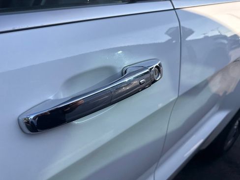 Used 2017 Jeep Grand Cherokee Limited AWD/4WD image 10