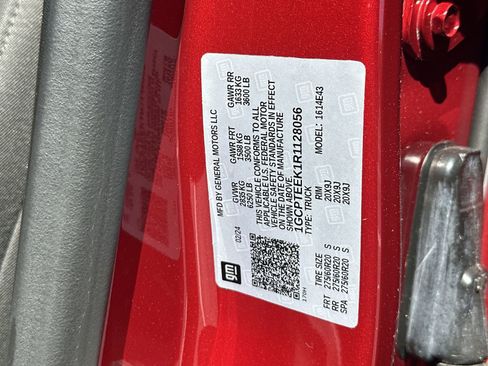 Used 2024 Chevrolet Colorado Trail Boss w/ Technology Package image 35