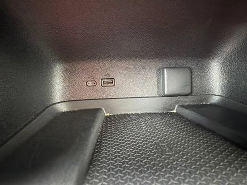 Used 2025 Chevrolet Traverse LT FWD image 22