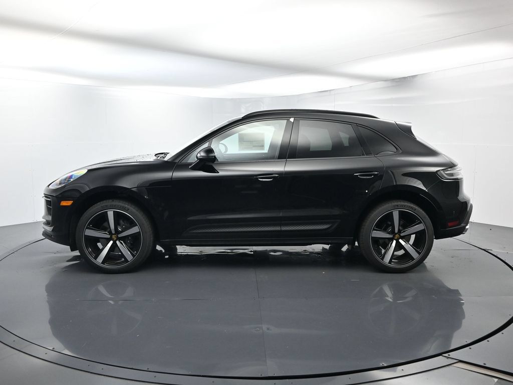 Certified 2026 Porsche Macan AWD/4WD image 2