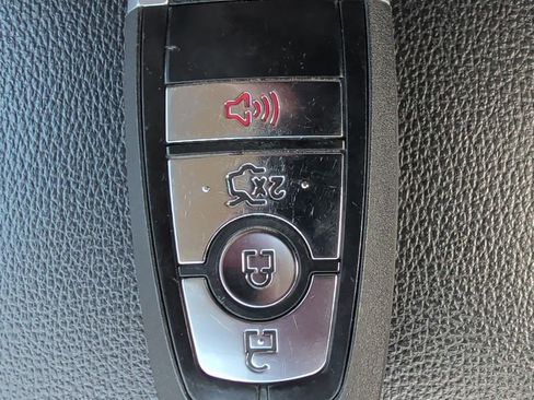 Used 2020 Ford Fusion SE image 17