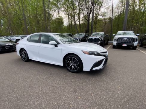 Used 2024 Toyota Camry SE FWD image 5