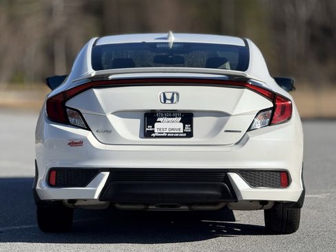 Used 2017 Honda Civic Touring image 5