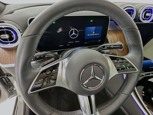 Used 2026 Mercedes-Benz GLC 300 image 12