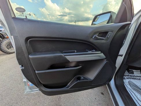 Used 2017 Chevrolet Colorado LT w/ LT Convenience Package AWD/4WD image 17