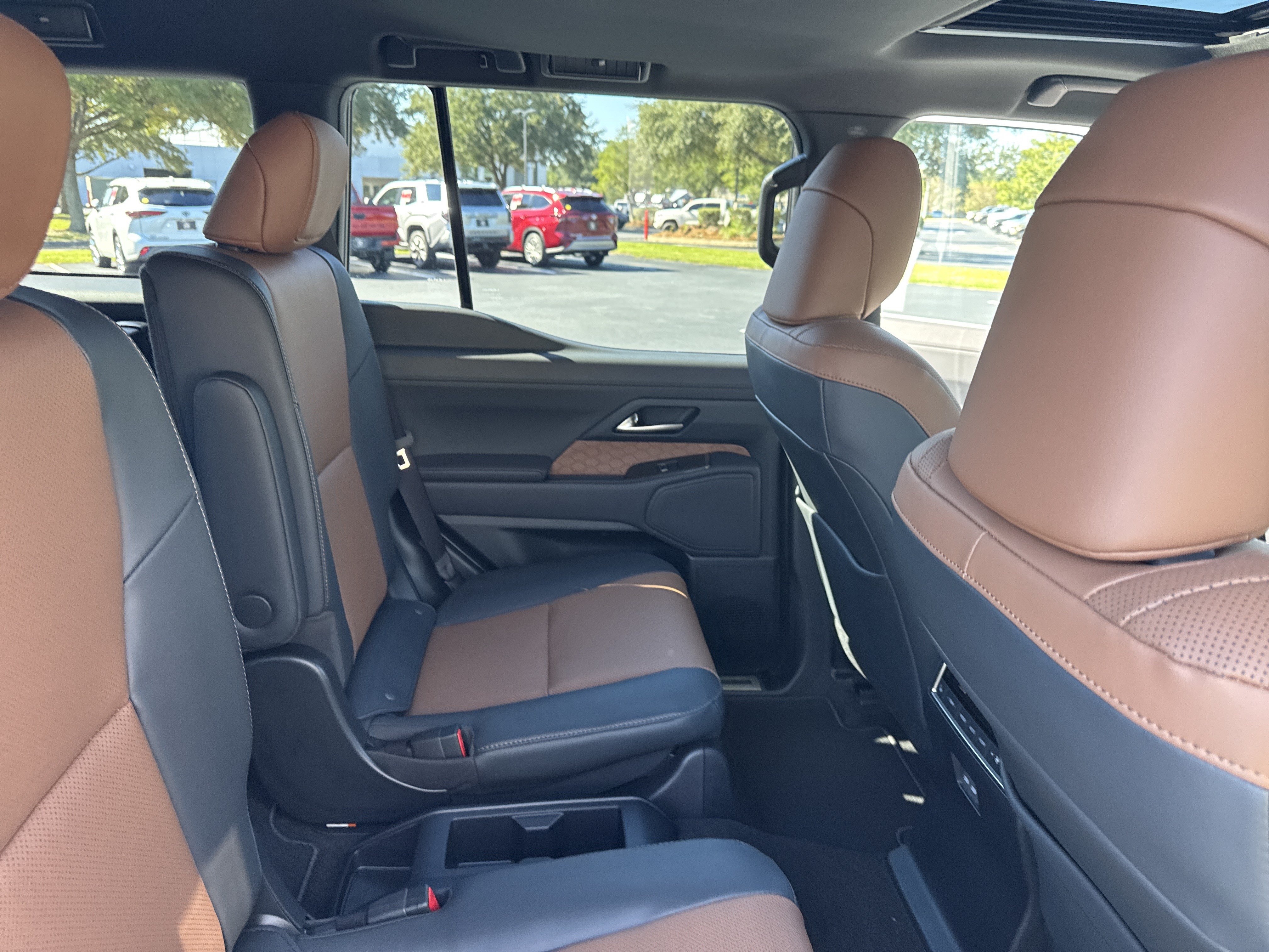 Used 2026 Lexus GX 550 w/ Cold Area Package AWD/4WD image 30