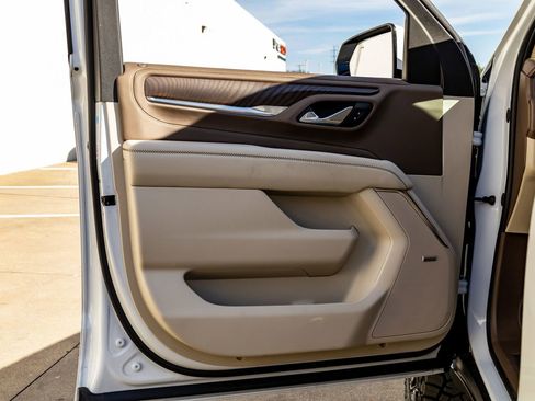 Used 2024 GMC Yukon XL Denali w/ Advanced Technology Package image 38