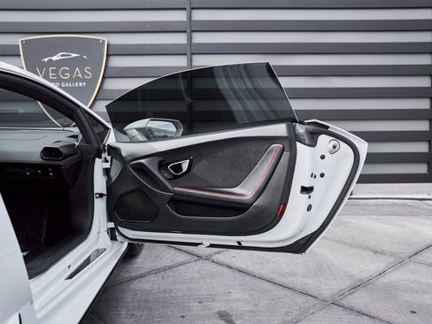 Used 2020 Lamborghini Huracan EVO image 26