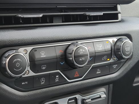 New 2025 Jeep Gladiator Willys image 7