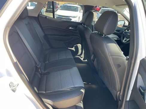 Used 2025 Chevrolet Trax LT w/ LT Convenience Package image 10