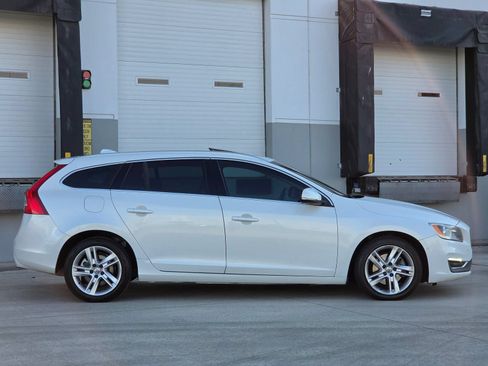 Used 2015 Volvo V60 T5 Premier FWD image 9
