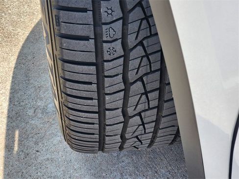 Used 2020 Tesla Model Y Long Range image 11