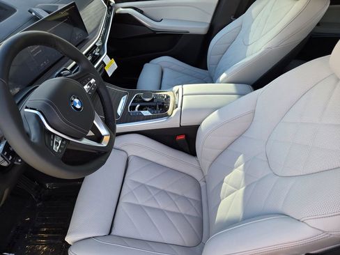 New 2026 BMW X5 xDrive50e w/ Premium Package AWD/4WD image 14