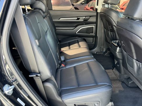 Certified 2025 Kia Telluride LX image 18