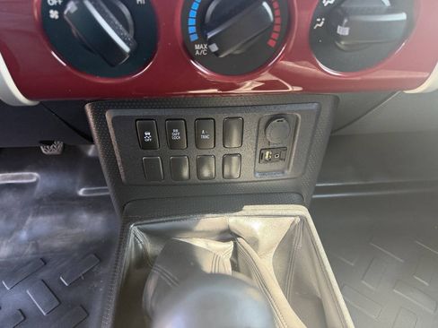 Used 2011 Toyota FJ Cruiser 4WD w/ Convenience Pkg image 10