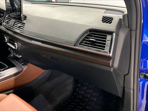 Used 2023 Audi Q5 e Premium Plus w/ Premium Plus Package image 17