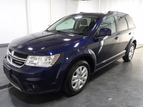 Used 2019 Dodge Journey SE w/ Premium Group FWD image 3