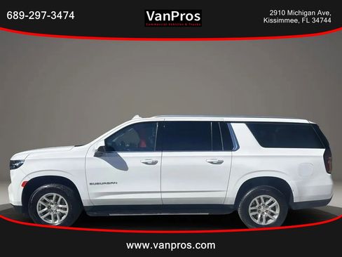 Used 2023 Chevrolet Suburban LT image 2