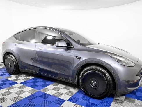 Used 2023 Tesla Model Y Long Range image 3