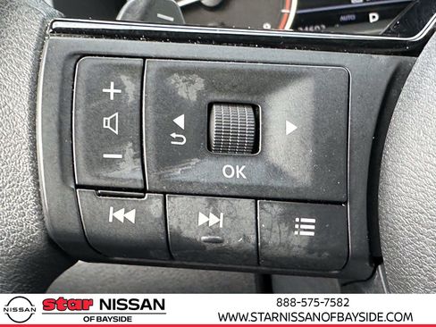 Used 2023 Nissan Rogue SV image 29