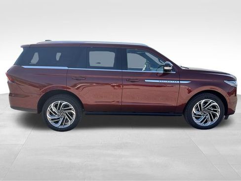 New 2027 Lincoln Navigator Reserve AWD/4WD image 9
