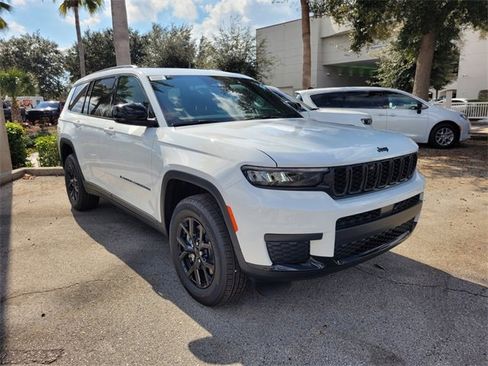 New 2026 Chrysler Pacifica Limited image 36