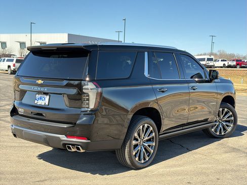 Used 2026 Chevrolet Tahoe High Country AWD/4WD image 4