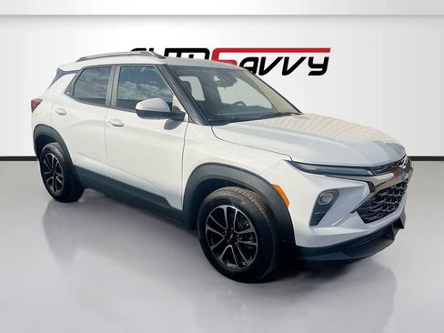Used 2024 Chevrolet TrailBlazer LT w/ LT Cold Weather Package FWD image 1