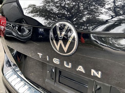 Certified 2022 Volkswagen Tiguan SE image 10