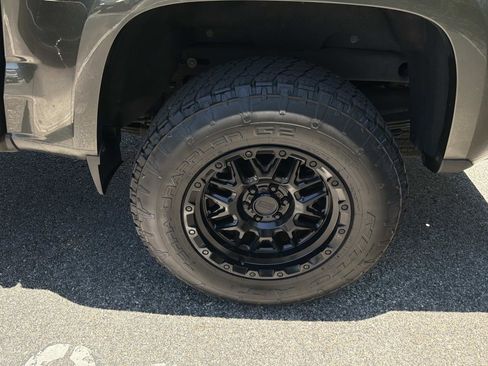 Used 2018 Chevrolet Colorado W/T w/ WT Convenience Package RWD image 11