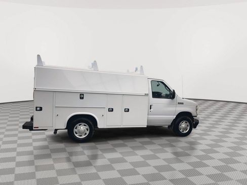 Used 2022 Ford E-350 and Econoline 350 Super Duty w/ Power Windows & Locks Group RWD image 32