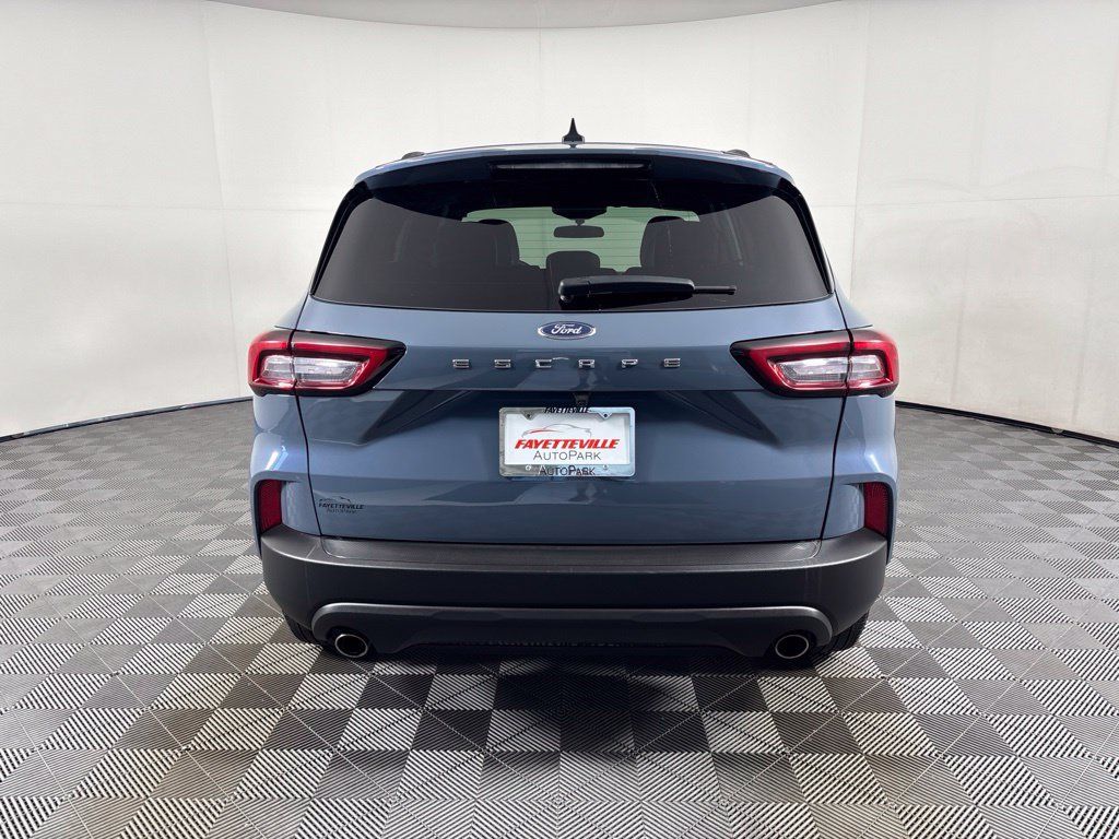 Used 2025 Ford Escape ST-Line FWD image 11