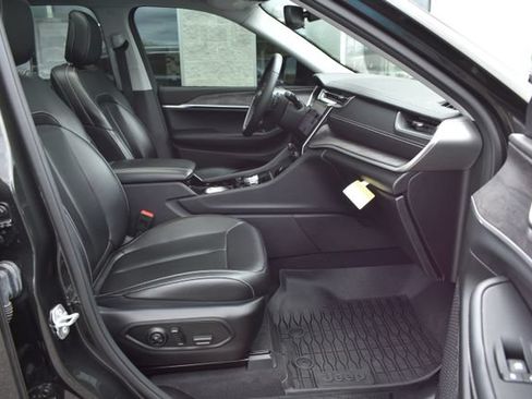 Used 2023 Jeep Grand Cherokee L Limited AWD/4WD image 52