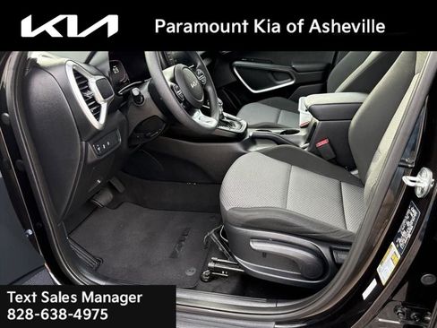 Used 2023 Kia Soul LX w/ LX Technology Package image 15