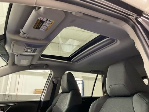 Used 2025 Toyota RAV4 XLE image 18