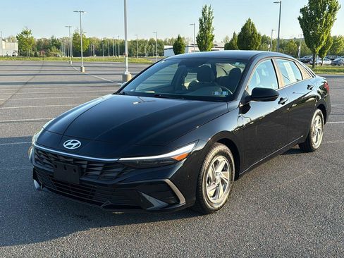 Used 2024 Hyundai Elantra SE FWD image 14