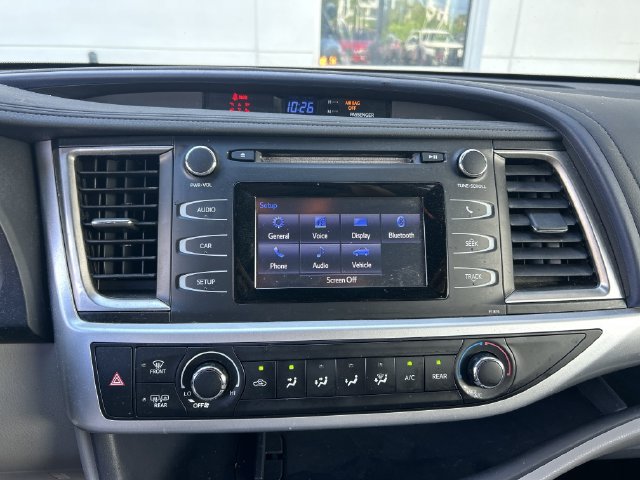 Used 2019 Toyota Highlander LE FWD image 24