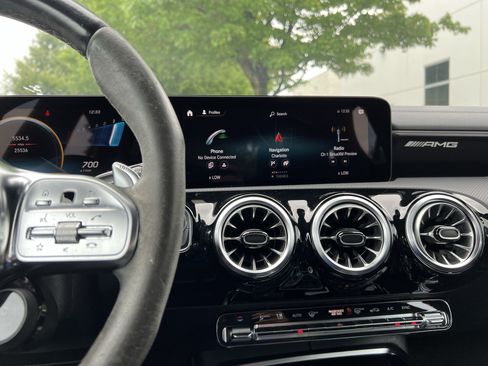 Used 2023 Mercedes-Benz CLA 35 AMG 4MATIC image 32