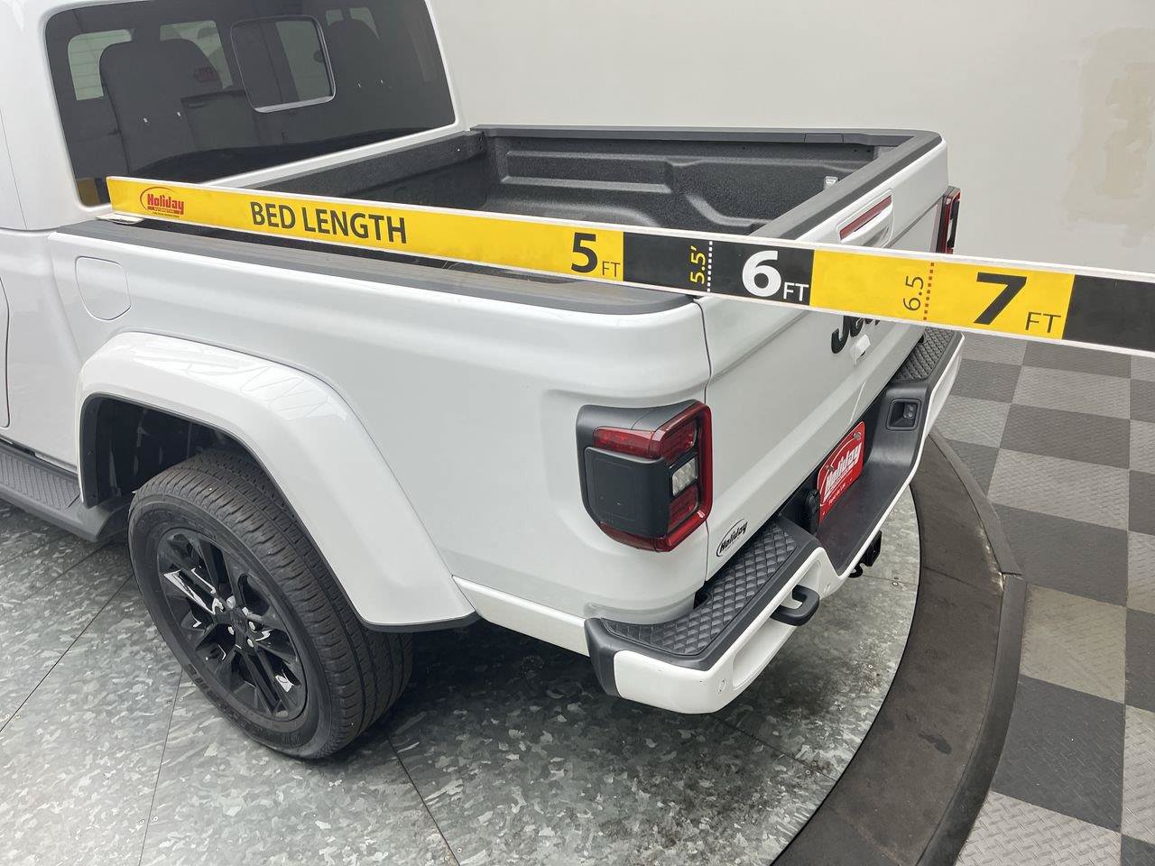 Used 2022 Jeep Gladiator Overland AWD/4WD image 4