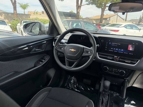 Used 2025 Chevrolet TrailBlazer LT FWD image 26