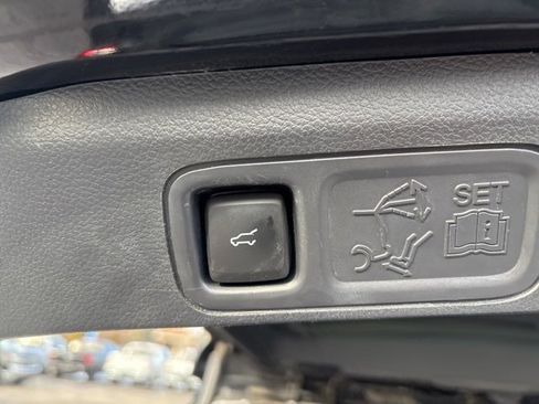 Used 2023 Ford Expedition Max Limited image 16